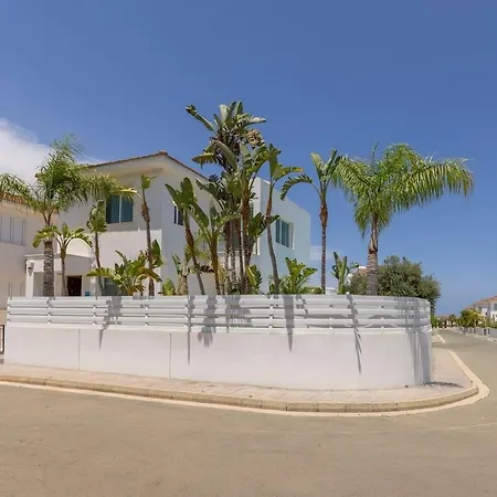 Seasalt Villa *