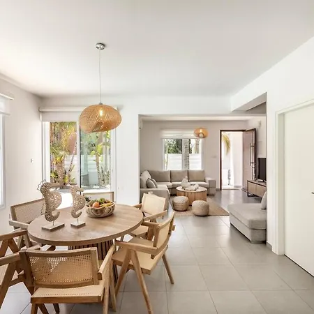 Seasalt Villa *
