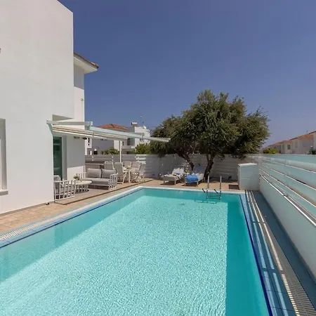 Вилла Seasalt Паралимни