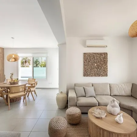 Seasalt Villa *