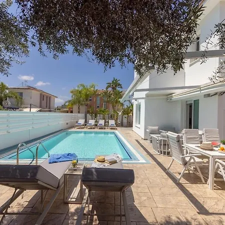 Seasalt Villa *