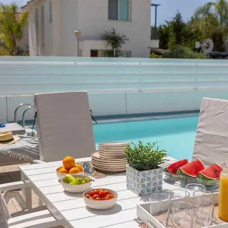 Seasalt Вилла Паралимни