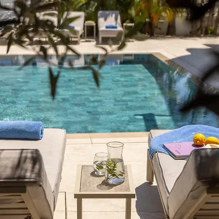 Seasalt Villa *