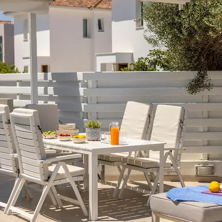 Seasalt Villa *